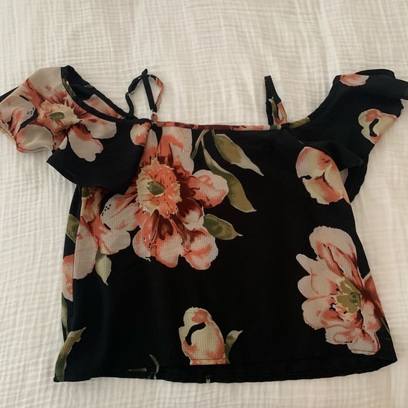 2 for $20 🎀 Floral cold shoulder tank top - Picture 2 of 5